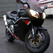 Aprilia RSV1000R