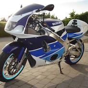 Suzuki GSX-R 750ccm solgt