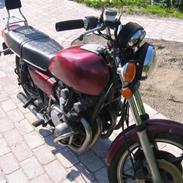 Suzuki GS 750