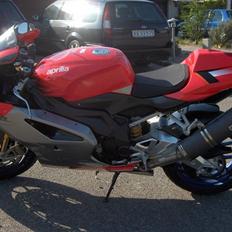 Aprilia RSV 1000 factory