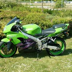 Kawasaki ZX9R **SOLGT D. 8/6-11**
