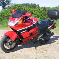 Honda CBR 1000F SC24 "Solgt"