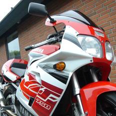 Yamaha YZF750R SOLGT!