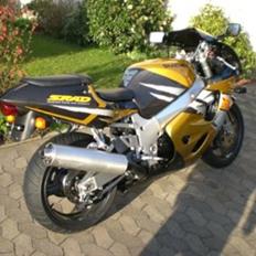Suzuki GSX-R750
