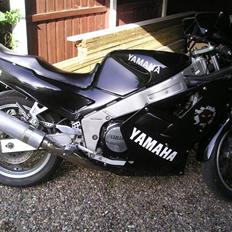 Yamaha FZR 1000
