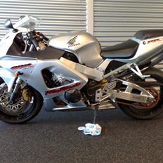 Honda cbr900rr fireblade solgt