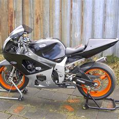 Suzuki GSX 750 R (Baneged) Solgt