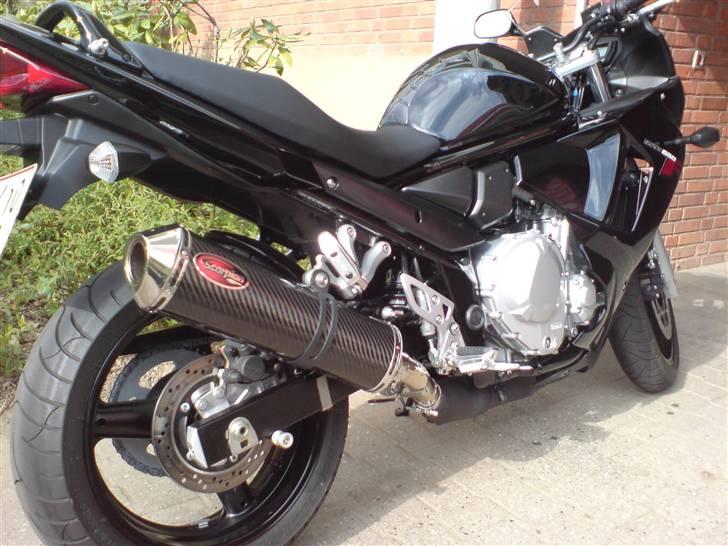 Suzuki GSX650F SOLGT - Med den nye Scorpion udstødning. billede 12