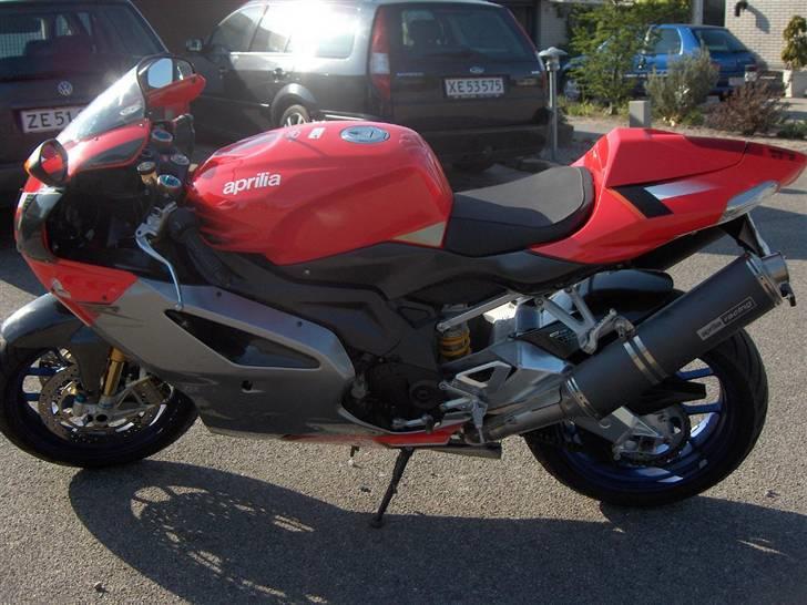 Aprilia RSV 1000 factory billede 1