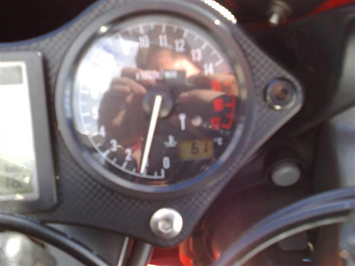 Honda CBR 600 Sport  *Solgt* - Digital temperatur måler, fint at kunne se når den kan tåle gassen!!! billede 6