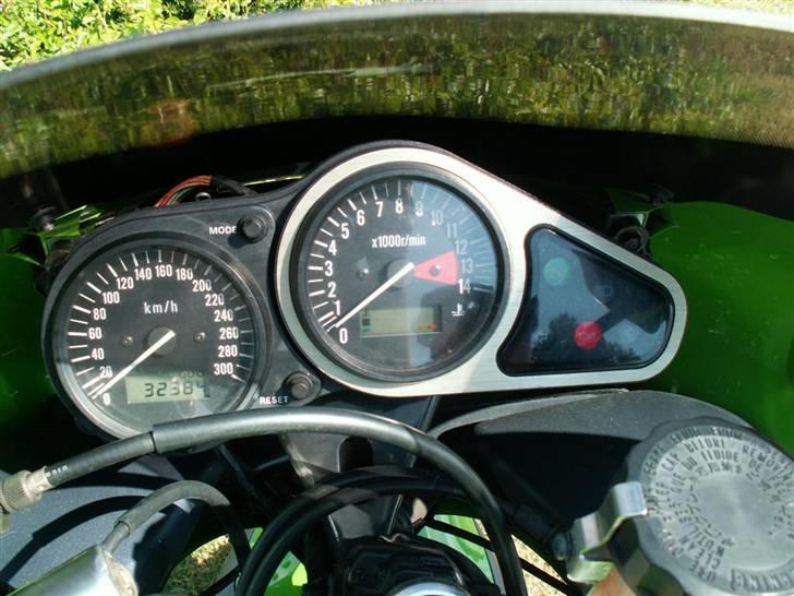 Kawasaki ZX9R **SOLGT D. 8/6-11** billede 9