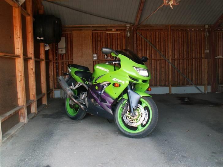 Kawasaki ZX9R **SOLGT D. 8/6-11** billede 10