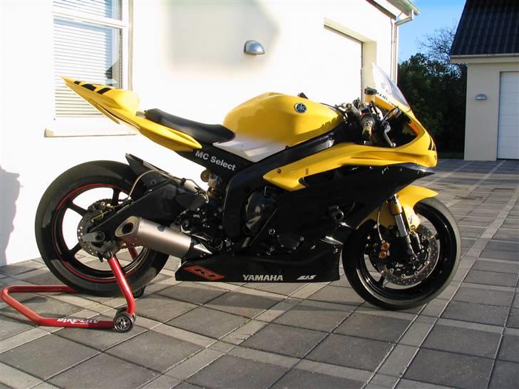 Yamaha YZF R6 Baneracer (Solgt)  billede 1