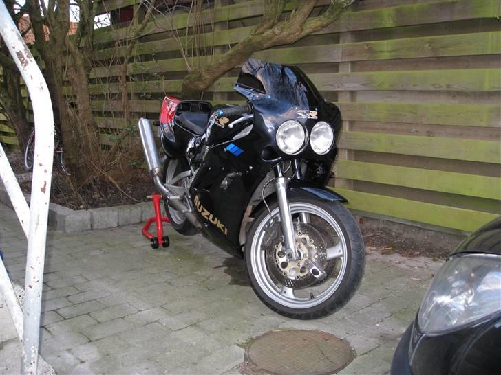 Suzuki GSX-R 400R billede 1