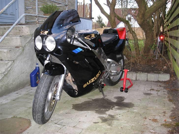 Suzuki GSX-R 400R billede 2