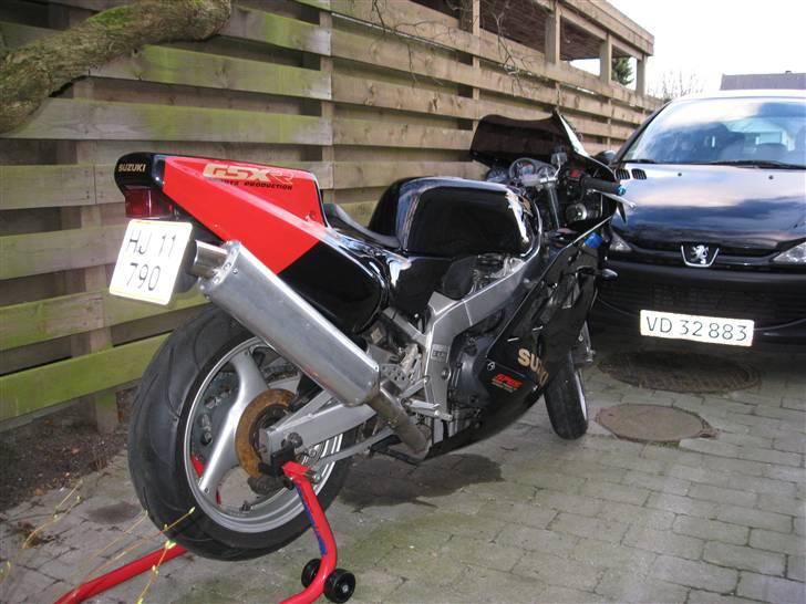 Suzuki GSX-R 400R billede 3