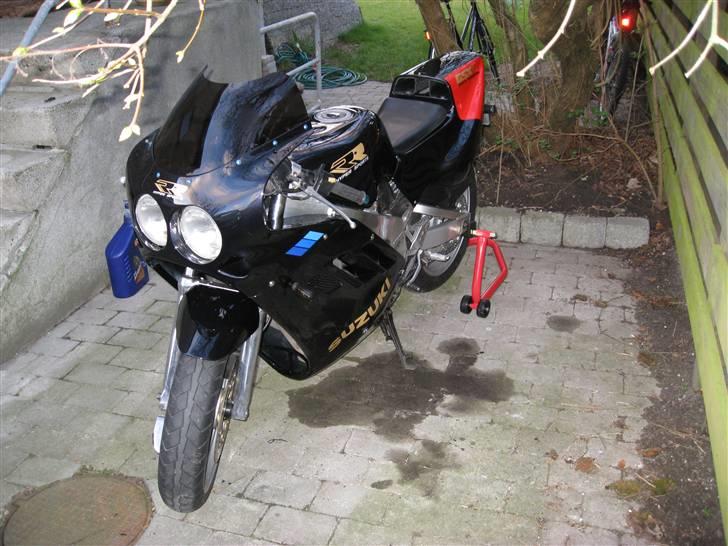 Suzuki GSX-R 400R billede 4