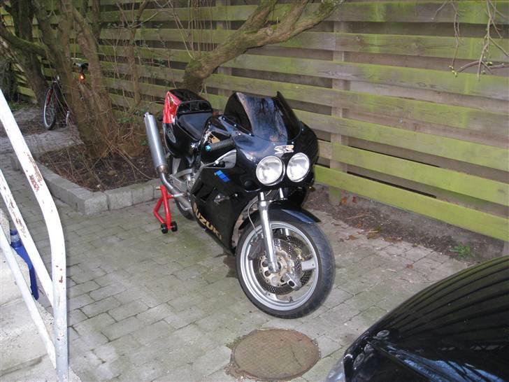 Suzuki GSX-R 400R billede 5