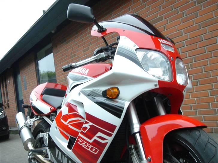 Yamaha YZF750R SOLGT! billede 3