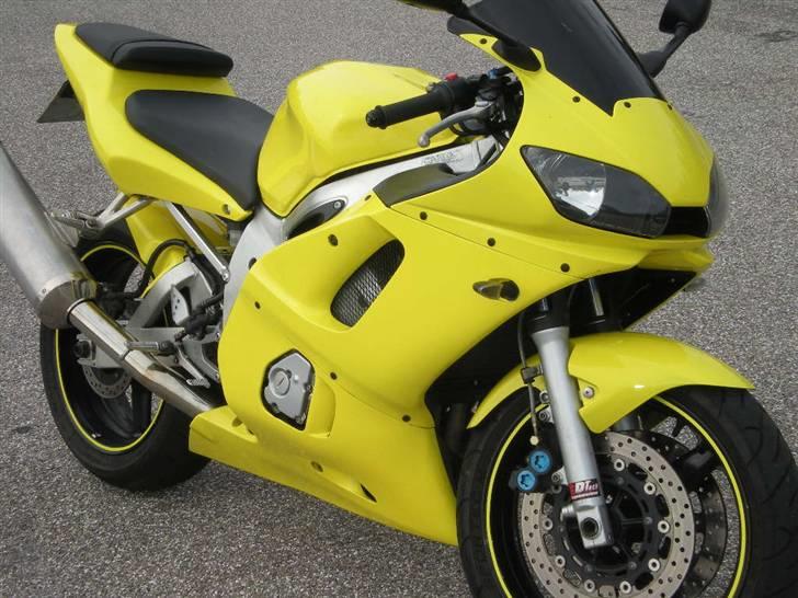 Yamaha r6 smadret billede 1