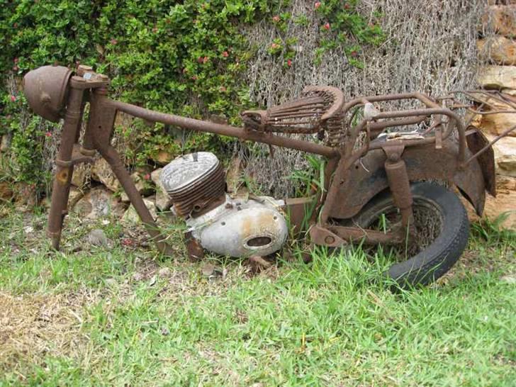 Yamaha Dragstar XVS 650 - Inden jeg gik i gang med Autosol og 47 kg pudseklude :-) billede 10