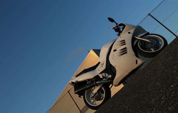 Suzuki RF 900R - White power  billede 11