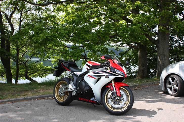 Honda CBR 1000RR Tricolor - taget ved silkeborg på vej hjem til vedersø  billede 3