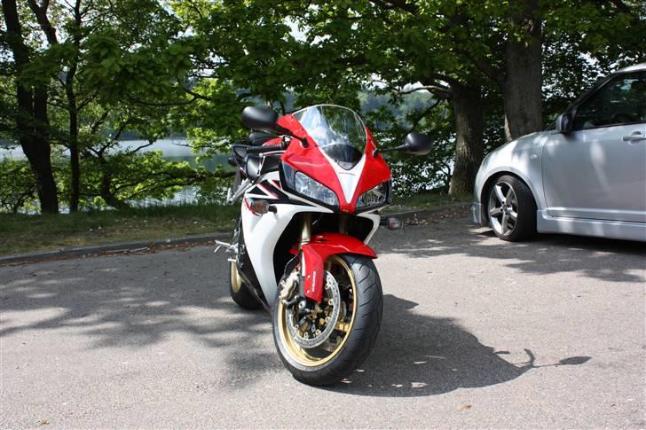 Honda CBR 1000RR Tricolor - taget ved silkeborg på vej hjem til vedersø  billede 4