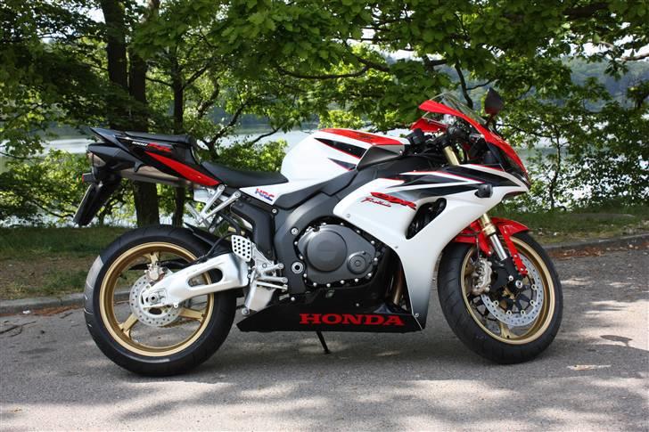 Honda CBR 1000RR Tricolor - taget ved silkeborg på vej hjem til vedersø  billede 5