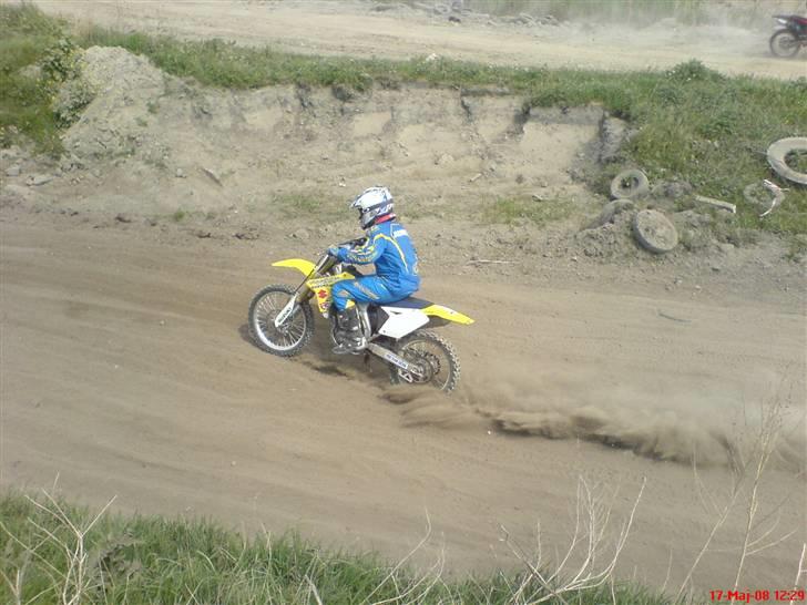 Suzuki RM-Z 250F- SOLGT! - Vordingborg crossbane er sku meget tør:P  billede 3