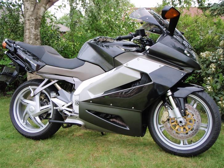 Aprilia RST 1000 Futura billede 10