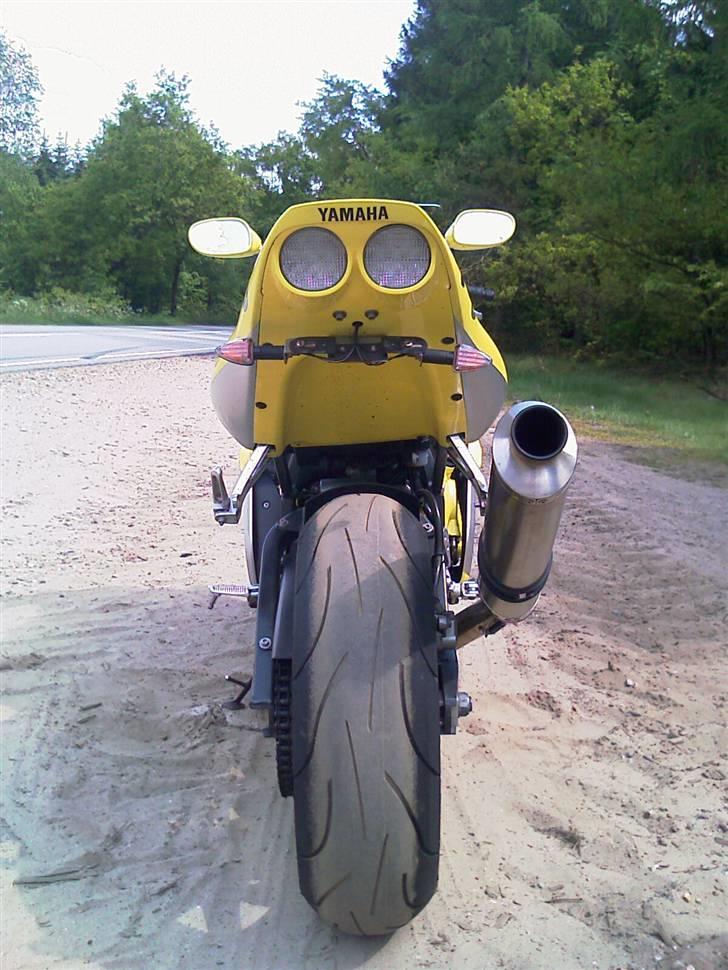 Yamaha yzf r6 billede 3