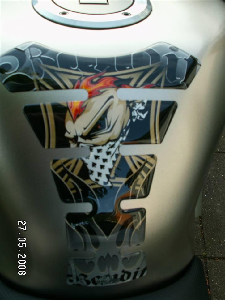 Kawasaki ZX6R Ninja - Mit nye tankpad.. den havde ikk noget da den blev hentet.. billede 9