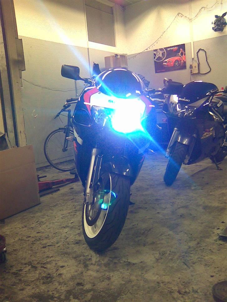 Suzuki GSX-R 600 *Stjålet 20/4* - Har netop monteret Xenon nærlys billede 2