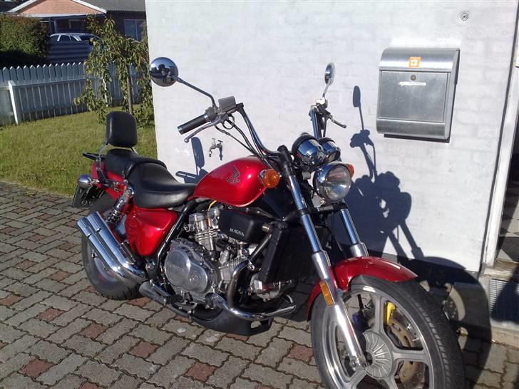 Honda Super Magna *SOLGT* billede 1