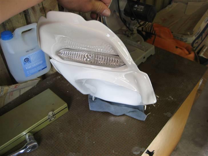 Suzuki Gsx-R 750 K2 #Stjålet# - Her er mit undertray lige kommet fra maleren, med diodelygte...lækkert.. billede 12