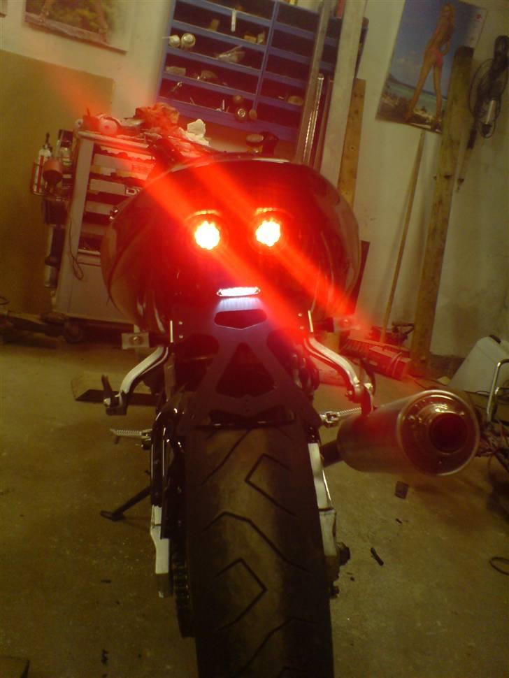 Suzuki GSX-R 1000 K1 - Undertray med led lygter + Rizoma Blink & Nr.Plade holder billede 9