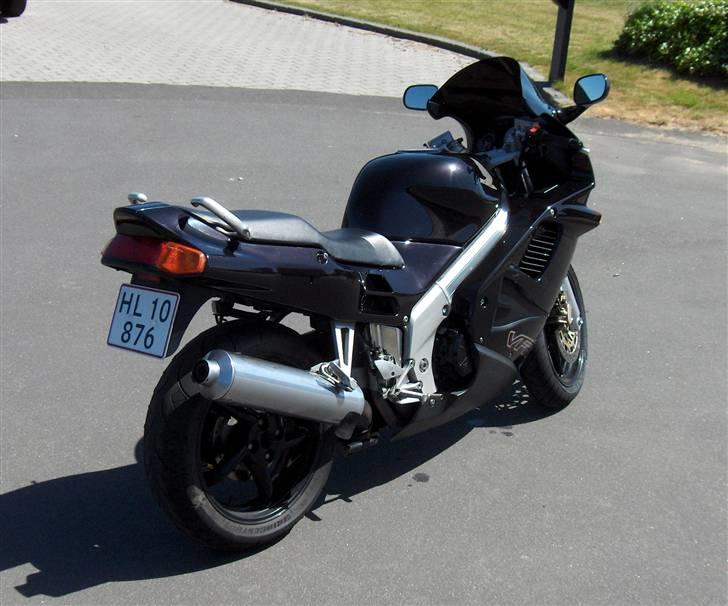 Honda VFR 750F billede 3