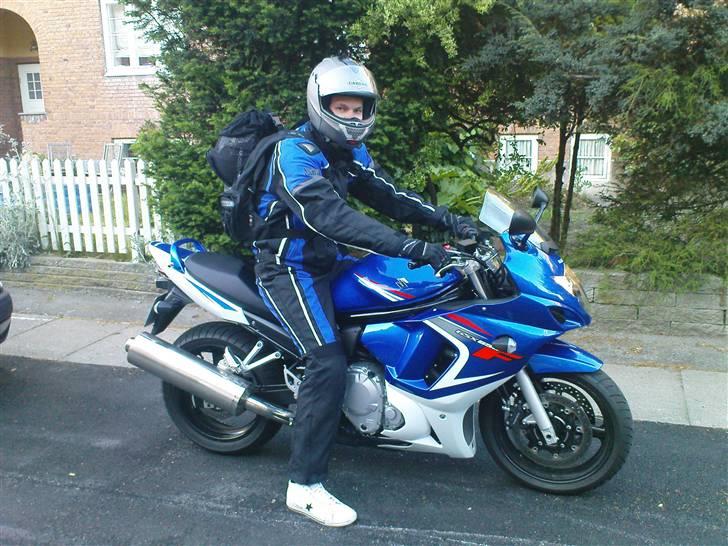 Suzuki GSX650F K8 - Ventede stadig på mine støvler, så det gik ud over mine slidte converse billede 7