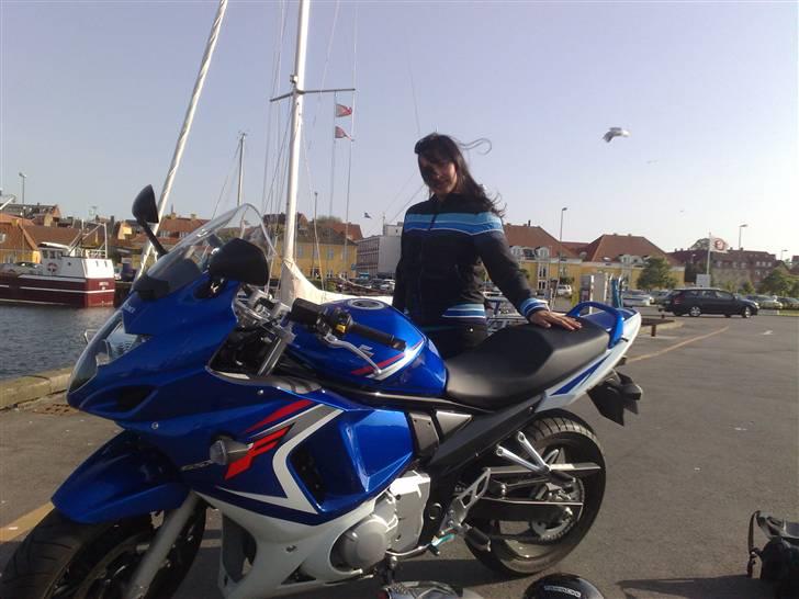 Suzuki GSX650F K8 - På Holbæk havn, med min fotograf :) billede 8