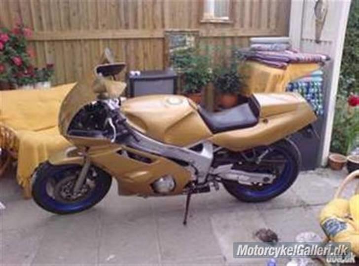 Yamaha FZR 600 "SOLGT" billede 3