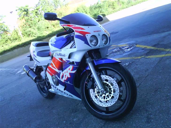 Honda CBR 400 RR  >solgt<  - billede 7