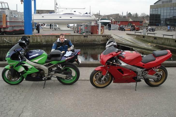 Kawasaki ZXR 750 Solgt - her er den så færdig.. min makkers zx6r foran billede 18