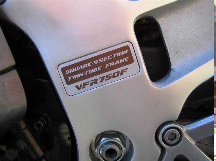 Honda VFR 750 F billede 3