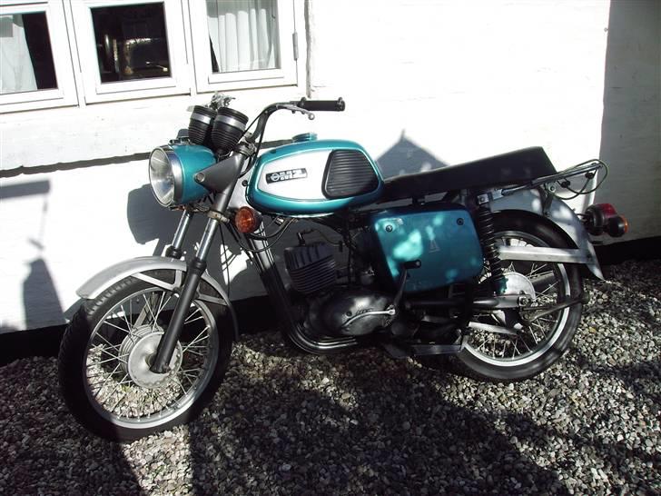 MZ ts 150 *byttet* - min mz`er nyder solskinnet ved huset billede 1