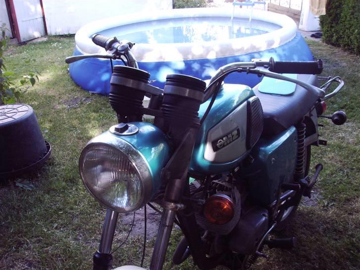 MZ ts 150 *byttet* - forfra hen mod svømmebassinet billede 15