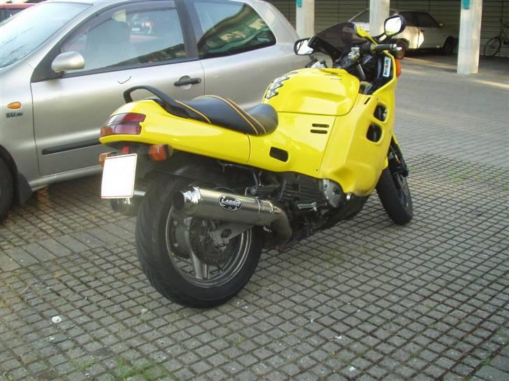 Honda cbr 1000 F  ( solgt d. 18/07 2014 ) - Den er meget gul ........ ik billede 1