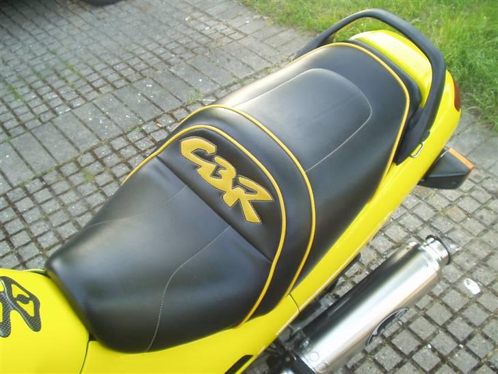 Honda cbr 1000 F  ( solgt d. 18/07 2014 ) - Selv sædet er til den gule side billede 4
