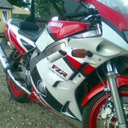 Yamaha FZR GENESIS