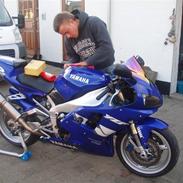 Yamaha r1